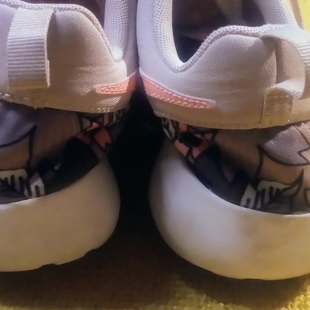 Nike Orange Floral Sneakers - Picture 2 of 5